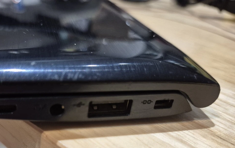 Samsung ATIV Book 9 with Touchscreen* - image 2 of 4