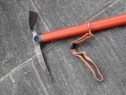Vintage RED Camp Interalp Ice Climbing Pick Axe Made in Italy Alps Mountaineer - Picture 10 of 10