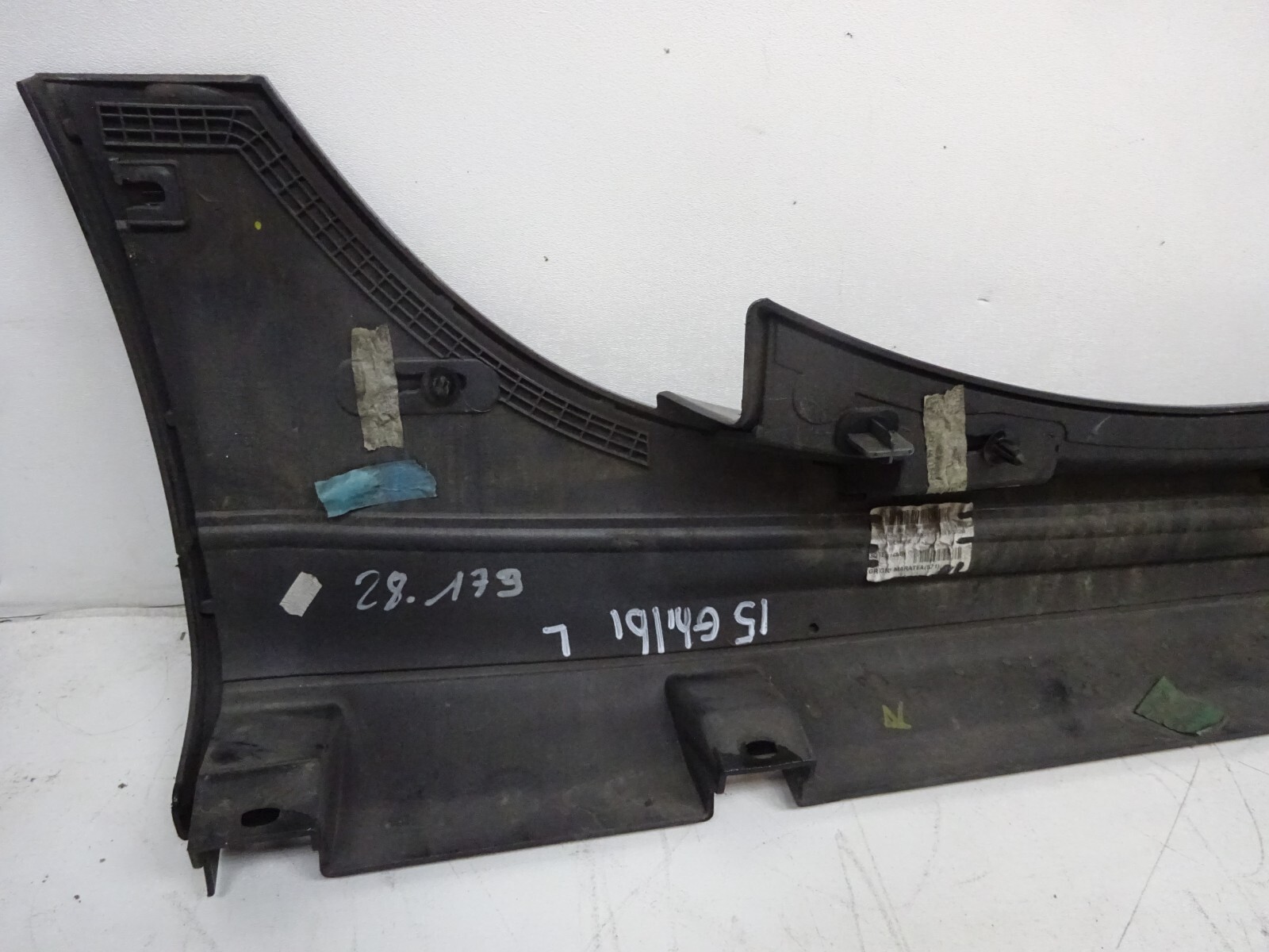 2014-2017 Maserati Ghibli Left Rocker Skirt Molding Trim Panel Gray OEM DE240259