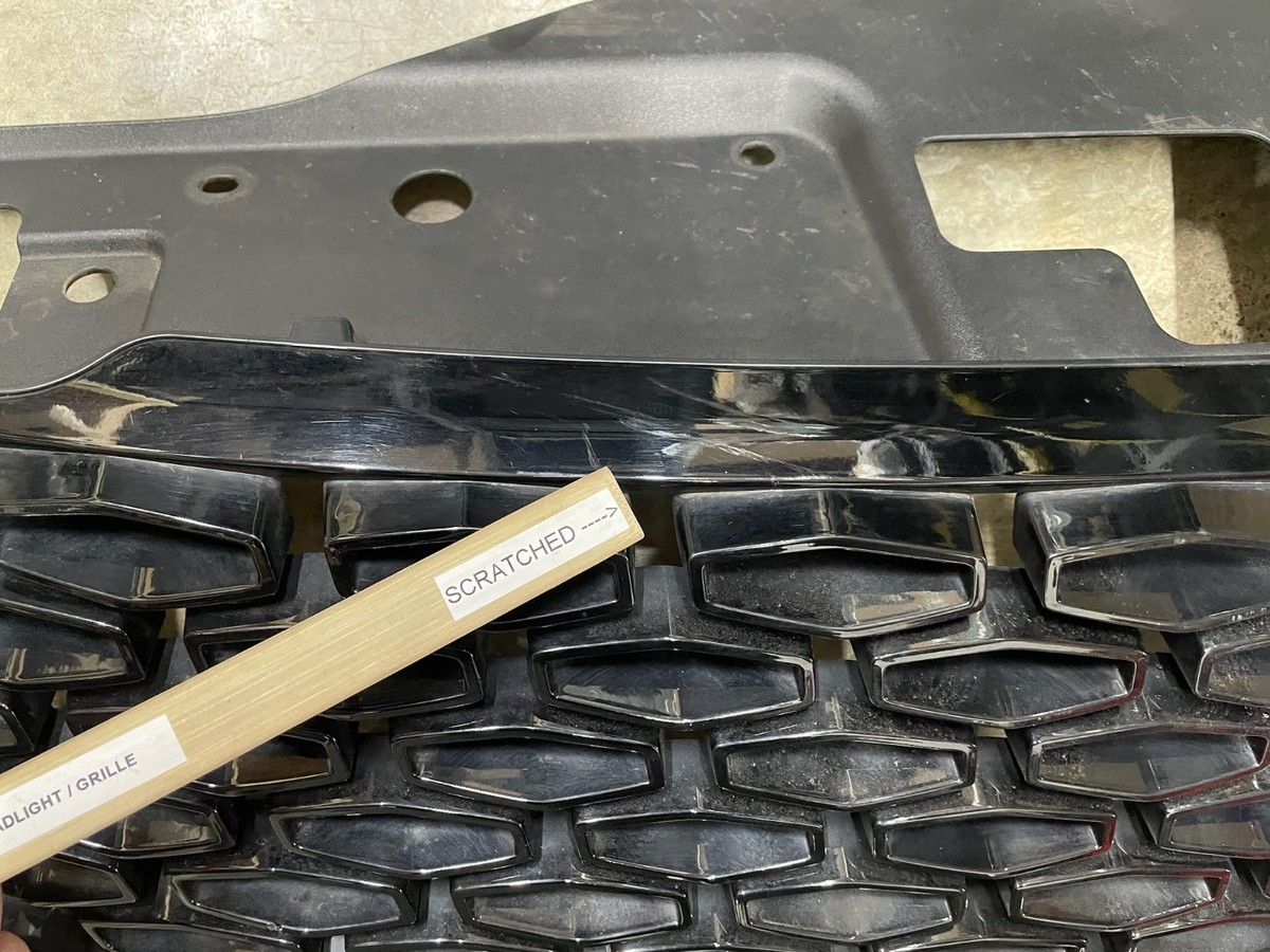 2017-2020 Land Rover Discovery L462 Front Bumper Upper Grille
