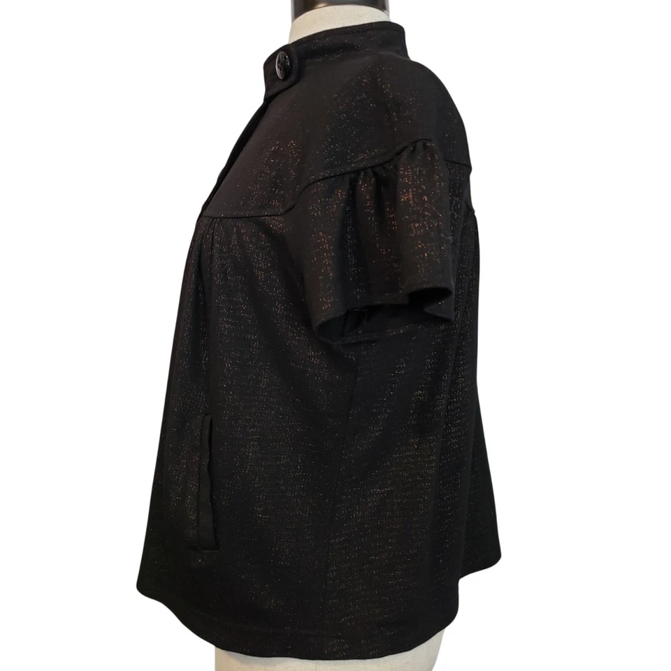 Camisa LaRok Mujer Blazer Mediana Recortada Negro Dorado Acento Manga Corta Top Foto 3 de 4