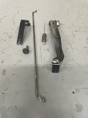 #ad Briggs amp; Stratton 140cc 550EX Throttle Governor Linkage Bracket Spring Bolt $17.99