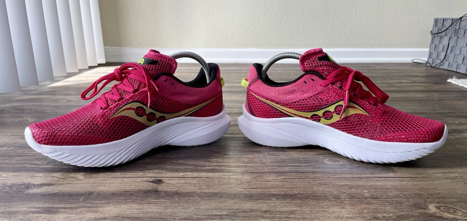 Saucony KINVARA 14 Womens Running Shoes Size 9.5 Citron/Red Rose Sneakers S10823 thumbnail 8