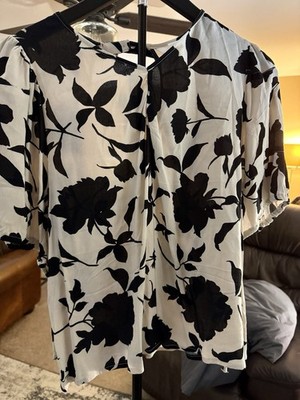 NWT H&M White With Black Flowers Size Medium Short Sleeve Blouse