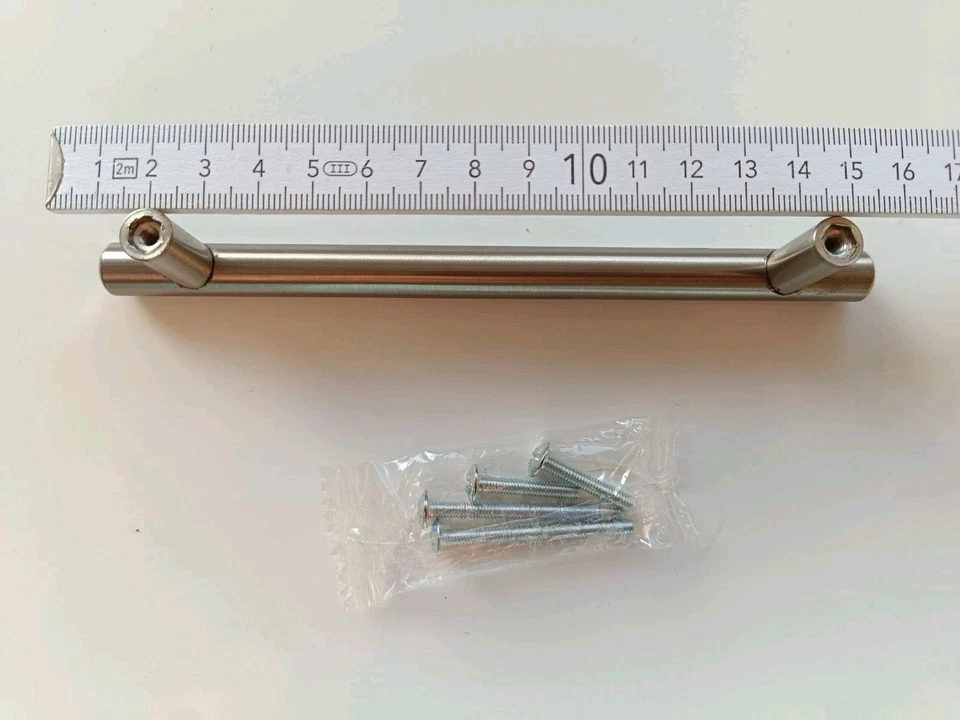 15 neuwertige Edelststahl Griffe für Schränke aller Art Küche Schlafzimmer etc.