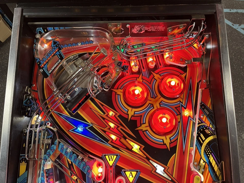 Máquina de pinball Black Knight 2000 1989 restaurada LED completa juega muy bien Foto 4 de 4
