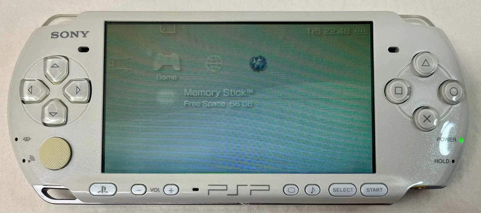 PSP 3000 Blanco Perla / Batería Nueva / Cargador Sony Original / Sin Región / 64 GB Foto 3 de 4