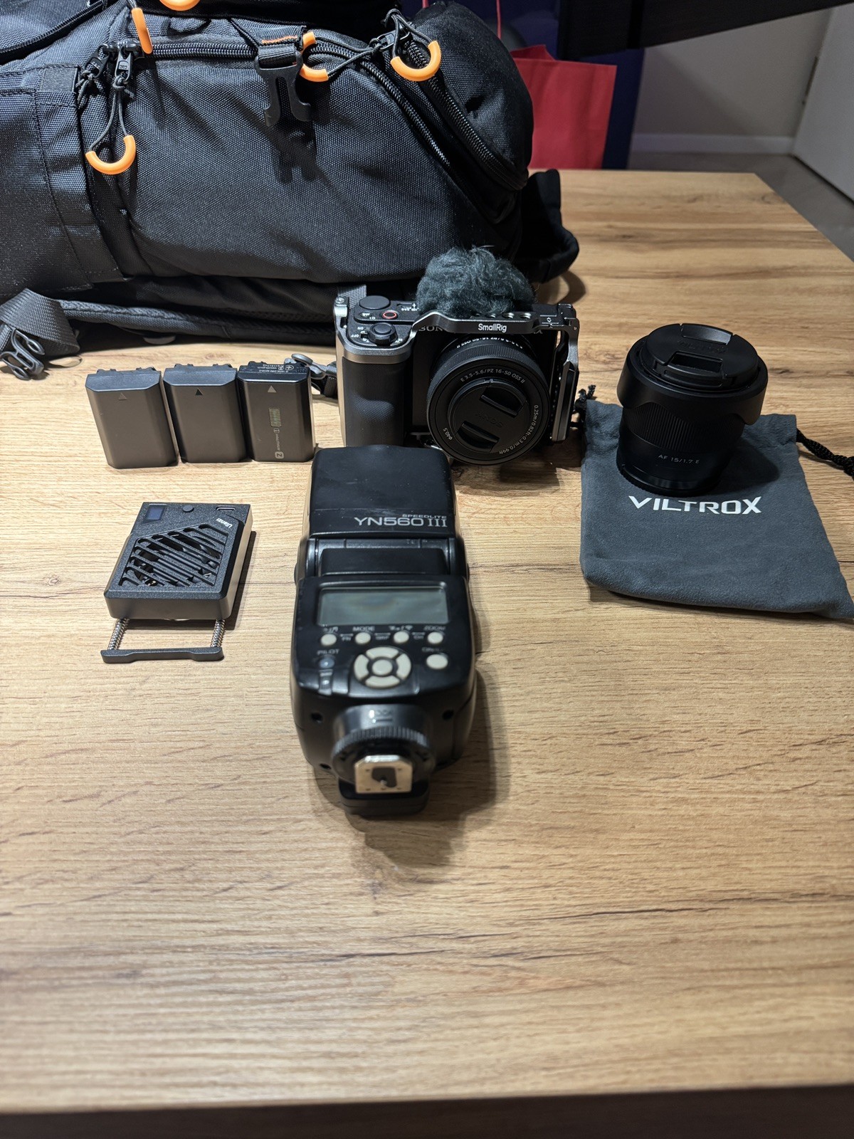 Sony ZV-E10 II + 2 obiettivi + Cage SmallRig + 3 batterie + accessori