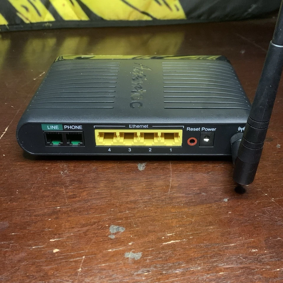 Qwest ACTIONTEC 4 port PK5000 Wireless DSL Router/Modem - Image 3 of 4