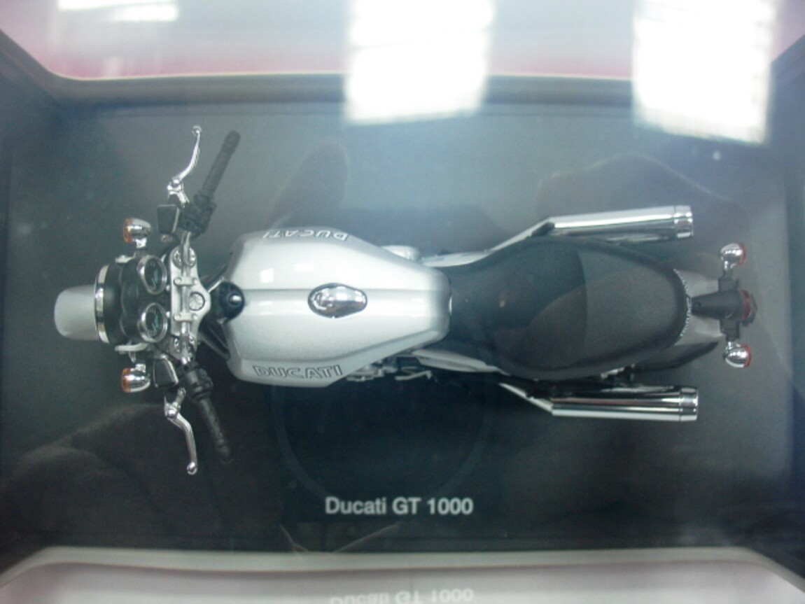 WOW EXTREMELY RARE Ducati GT 1000 Silver #12547 1:12 Auto