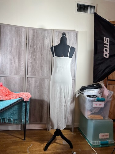 Vestido midi JAMES PERSE NUEVO CON ETIQUETAS Talla 1 gris funda bodycom precio de venta sugerido por el fabricante $395 elástico - Imagen 12 de 12