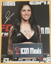 Foto firmada por Polyana Viana 11x14 UFC. Dama De Ferro. MMA. Certificado de autenticidad Beckett Witness