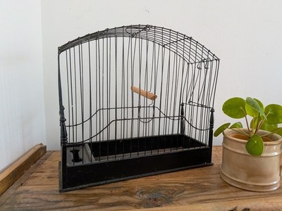 Vintage schwarzer Draht hängend oder Tisch Kanarienvogelkäfig Display Holz Dekor Requisite 