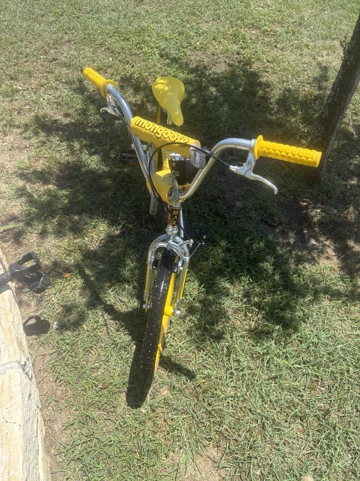 Mongoose Stranger Things 3 Freestyle 20" Kids' Bike- Silver/Yellow - Image 2 of 3