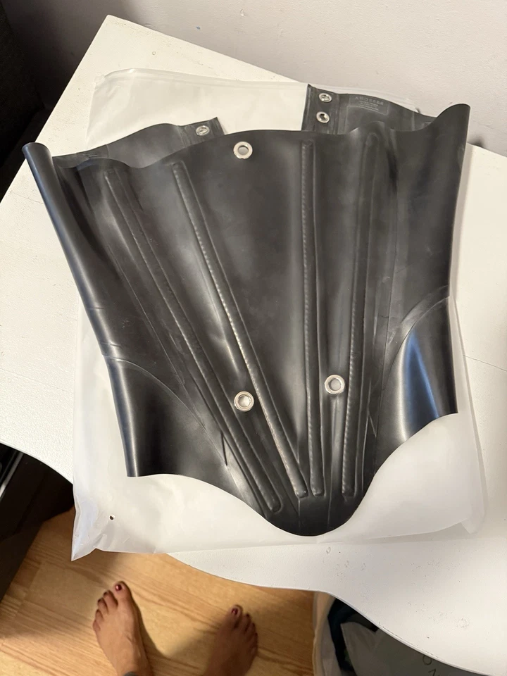 Corsé de látex negro Anoeses Nessa para mujer Foto 2 de 4