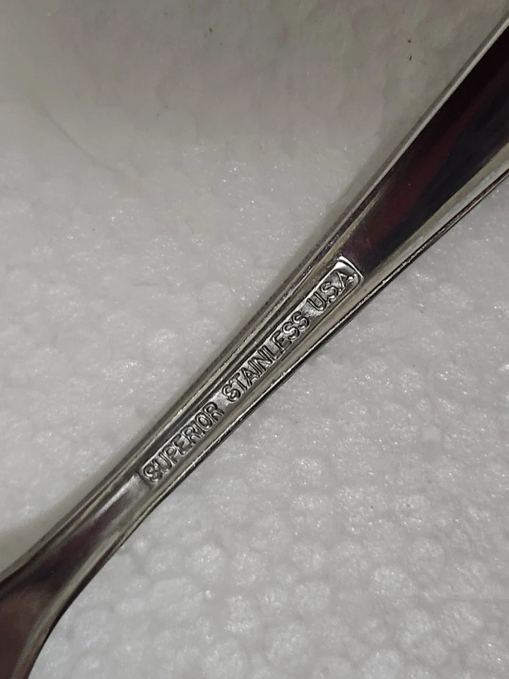 Cubiertos de acero inoxidable Superior International Silver Daphne 38 piezas Foto 3 de 3