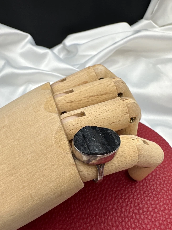 Vtg Black Rustic Tourmaline and 925 Sterling Silver Oval Ring. Sz 8 aprox. - Image 4 of 4