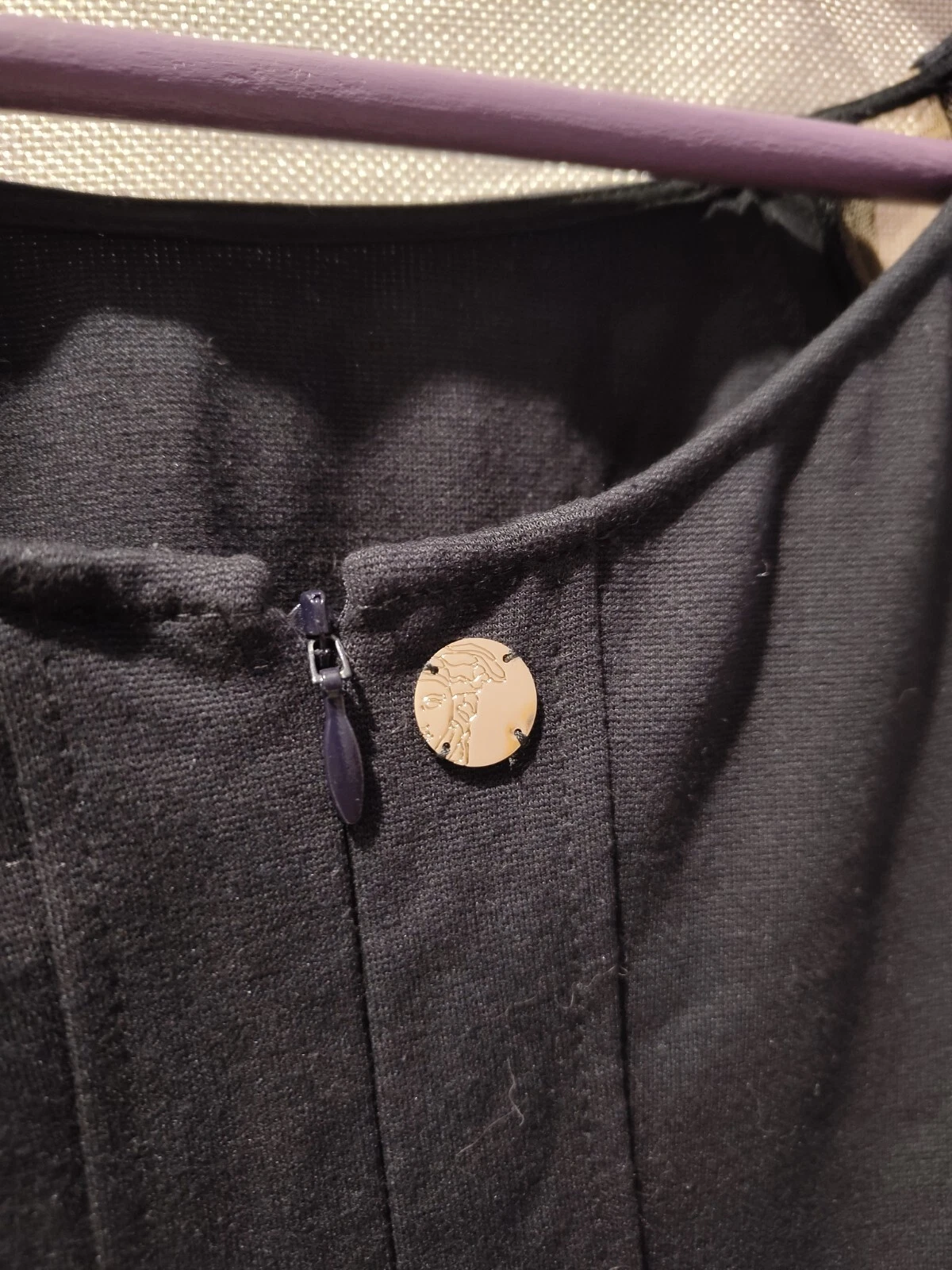 Abito Versace blu navy non indossato con etichette taglia EUR 44 autenticato