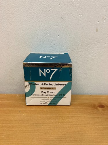 No7 Protect & Perfect Intensive Advanced Tagescreme mit LSF 30-1,69 flüssige Unzen 11/25
