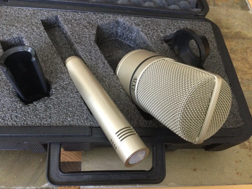 MXL 990 & 991 Recording Kit Microphone Pack W/ Case & Holders - Image 2 of 4