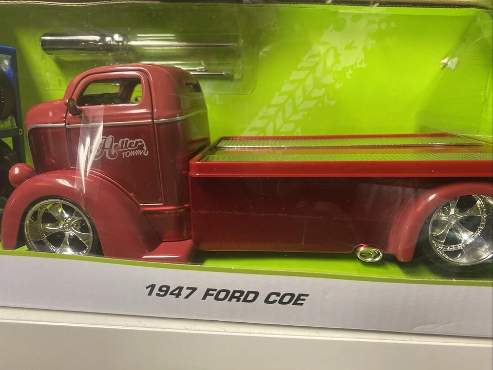 Camión grúa Ford Coe 1947 Jada Toys Slam Borgoña/con llantas cromadas mejoradas Foto 3 de 4