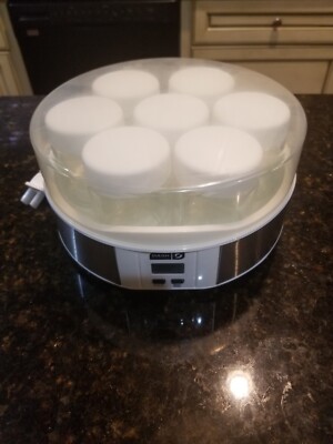 Dash Yogurt Maker 7 8 Pc Jars Electric Digital Display Timer