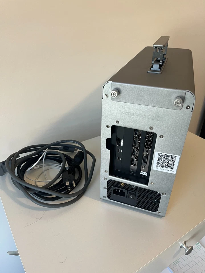 Внешнее решение графического процессора AKiTiO Node Titan Plug and Play Thunderbolt 3 - Изображение 2 из 4