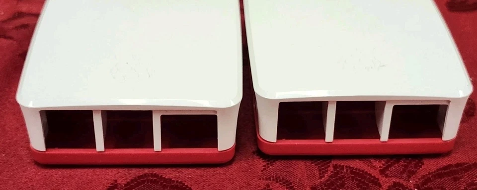 Raspberry Pi Red / White Official Case for Raspberry Pi 4 Model B 2pcs - Image 2 of 4