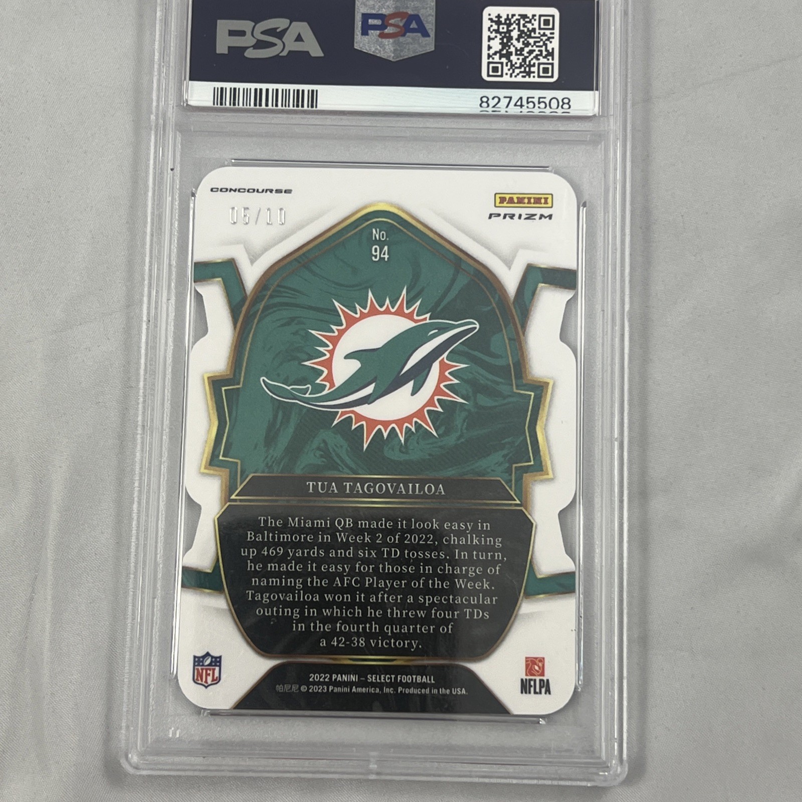 2022 Panini Select Die-Cut Gold Prizm /10 Concourse #94 Tua Tagovailoa PSA 9 Min view 3