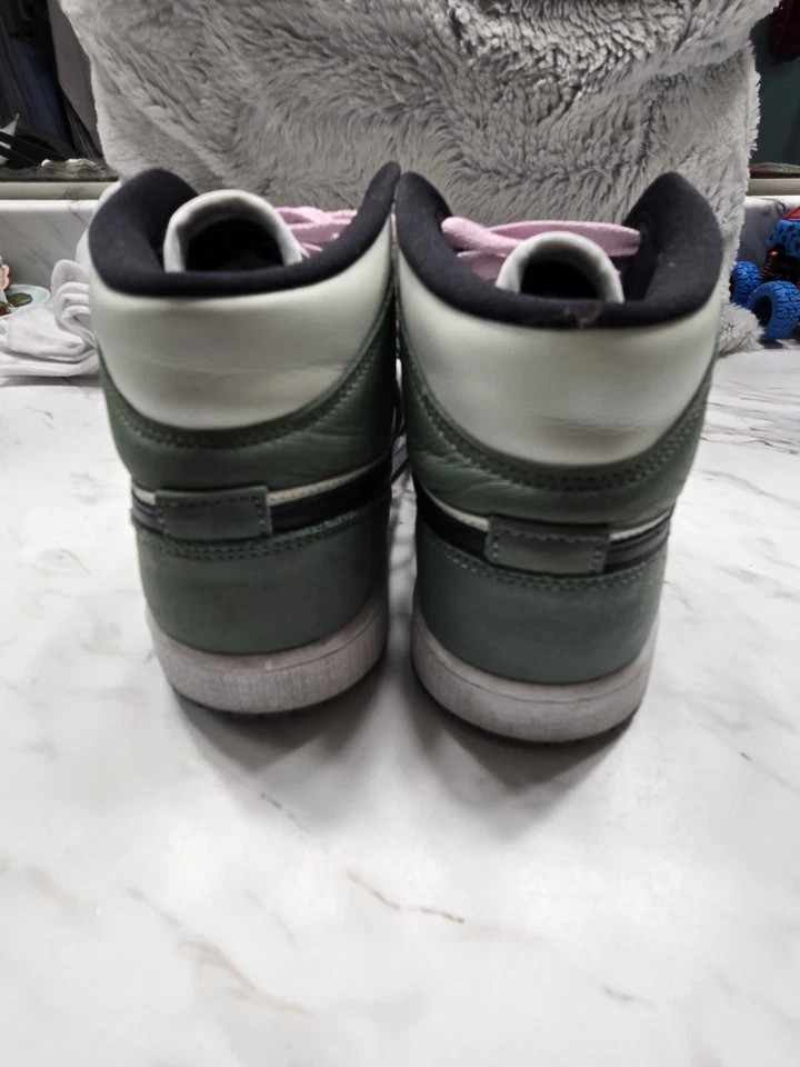 Size 8 Jordan 1 Mid Dutch Green - Image 4 of 4
