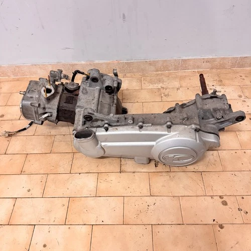 KYMCO People 250 2003 Complete Engine Block Original LLJ3 Rear Grey 15,000 KM