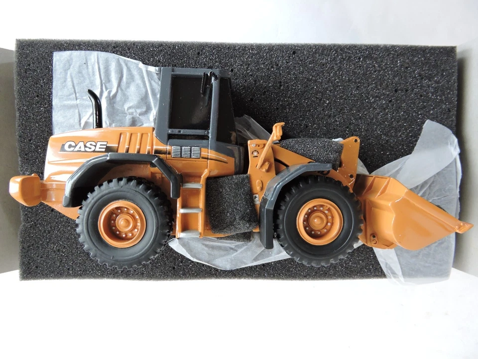 Cargadora de ruedas Case 621D Premier Series 2002 n.º Escala 14233 1/50 NUEVO EN CAJA ORIGINAL Foto 3 de 4