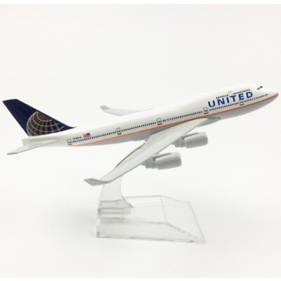 Airplane Model - 1/400 Scale United Airlines Boeing 747
