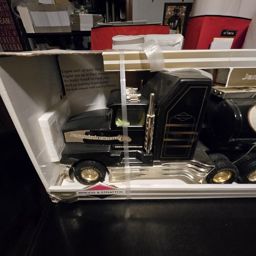 Briggs & Stratton 10th Anniversary Collector Series 2003 Sound Machine Tanker - Picture 2 of 11
