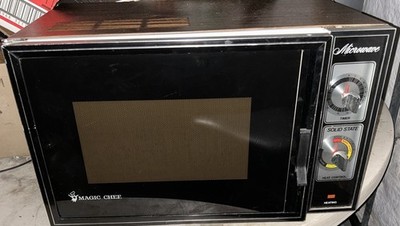 Vintage Magic Chef Inc. Industrial Microwave Model # MW22Z-4