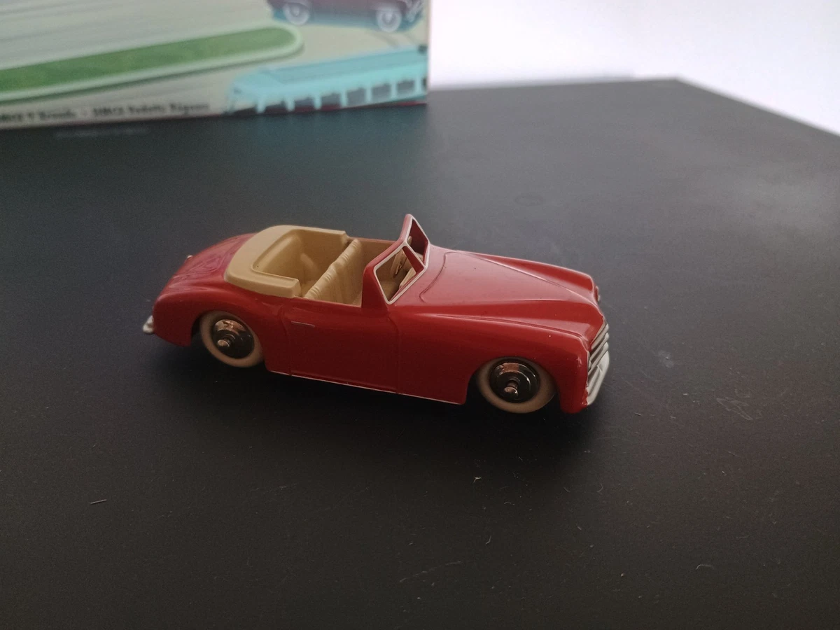 Voiture Miniature Dinky Toys Simca 8 - Échelle 1:43 - Occasion (état D'origine)