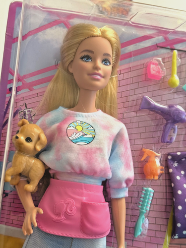 Barbie Malibu Stylist Doll & Accessories Brand New In Sealed Box 2022 - Picture 2 of 3