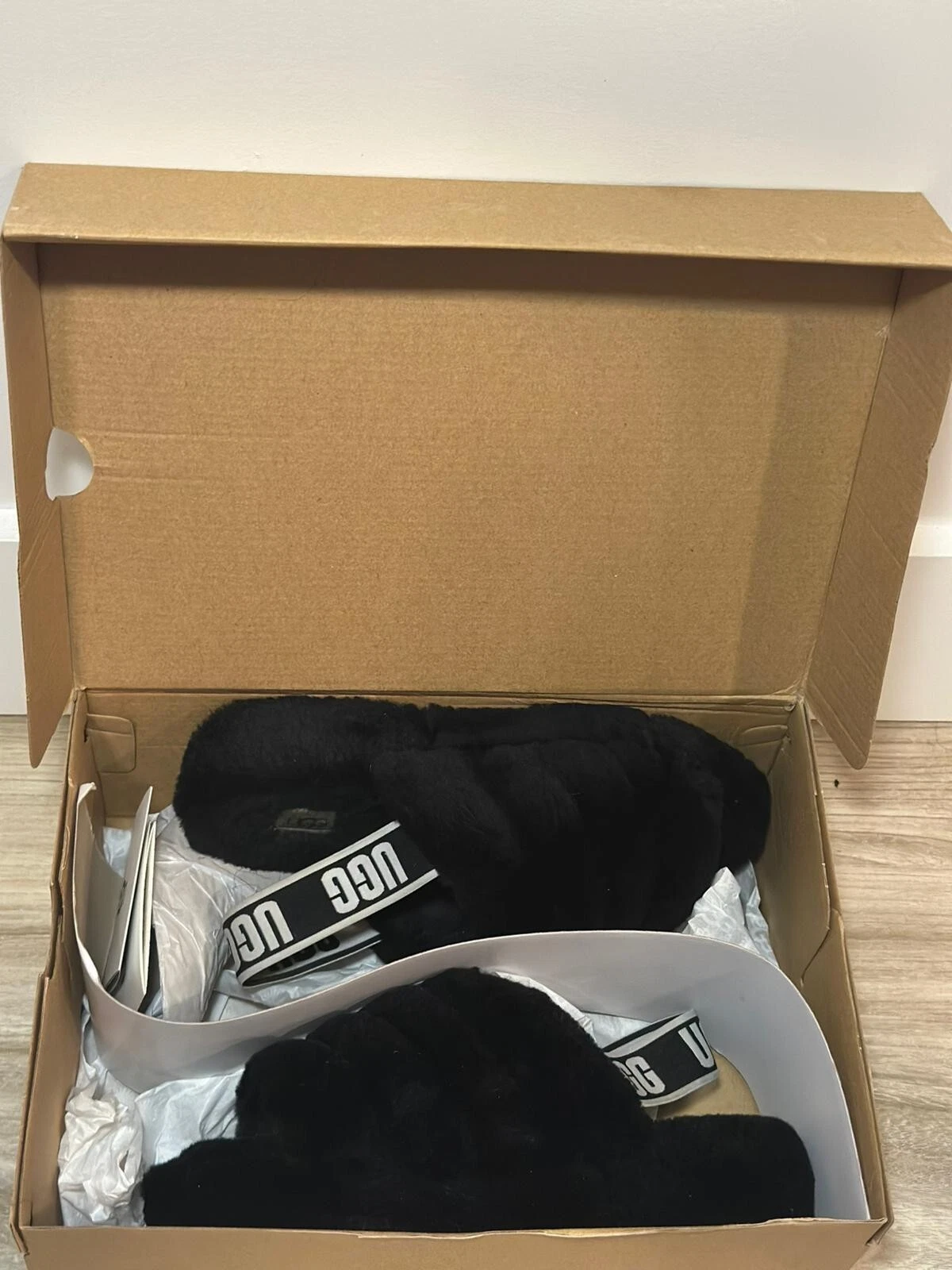 Ugg Fluff Yeah Slide Ciabatta Sandalo Donna 8 Nero Accogliente Comfort Pelle di Pecora