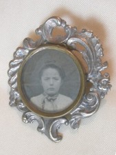 Broche PORTE PHOTO en METAL - Portrait d' ENFANT - 1900 - / PHOTO HOLDER BROOCH