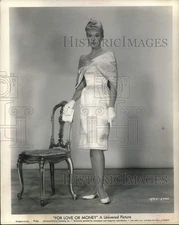 1963 Press Photo Actress Leslie Parrish stars in "For Love or Money."
