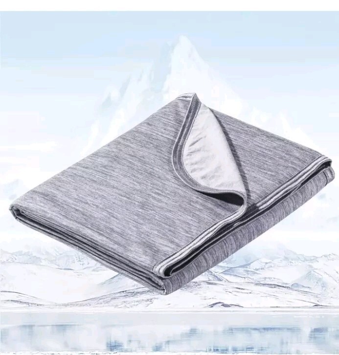 Avoalre Cooling Blanket for Night Sweats Q-Max Summer Blanket