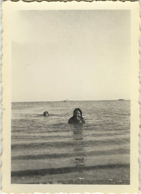 ANTIQUE PHOTO - VINTAGE SNAPSHOT - SEA SWIMMING BATH FUNNY HEAD BATH - SEA BATHING