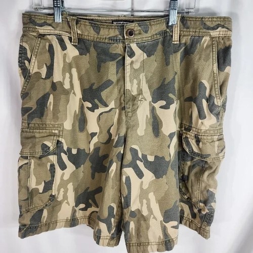 IZOD Green & Multicolored Camo Cargo Shorts Size 36 - 第 1/8 張圖片