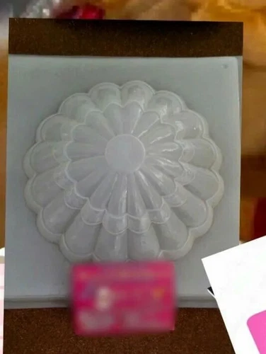 Jello molds plastic/molde falda