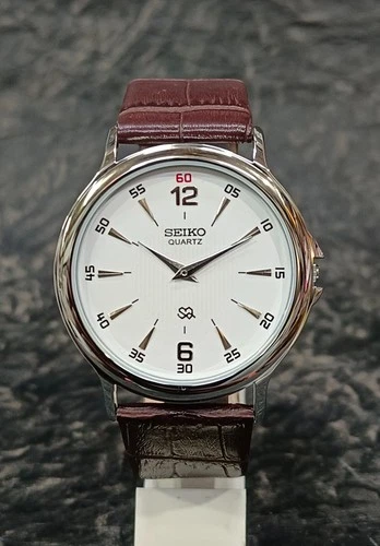 Seiko Quartz Slim Vintage Two-Hand Japan Made White Dial Wristwatch