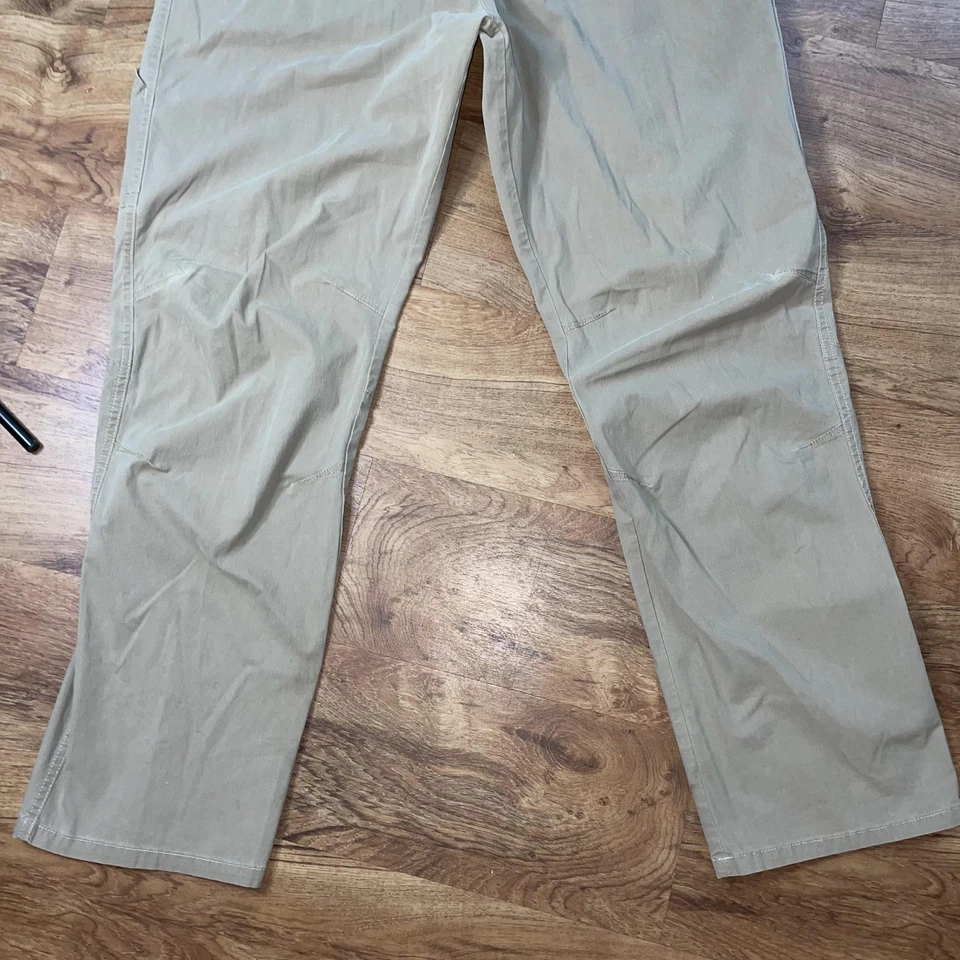 Calça Kuhl Outdoor Masculina 42x34 Cáqui Elástica Nylon Roupa de Trabalho Caminhada Corante Pátina - Imagem 3 de 4