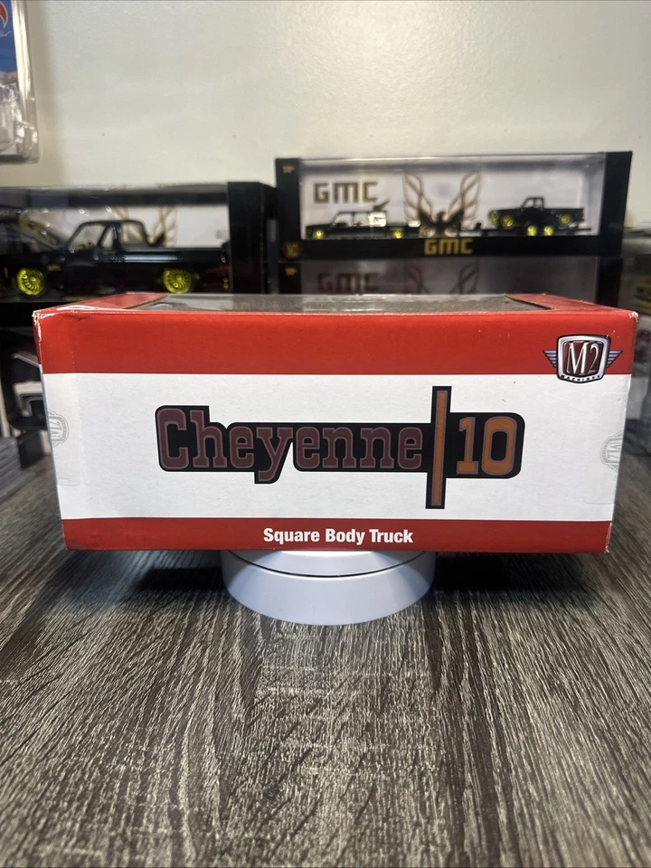 M2 Machine 1:24 1973 Chevrolet Cheyenne 10 Red/White Square Body Truck CHASE - Image 3 of 4