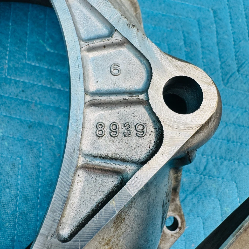 2001–2003 Lexus LS 430 Transmission Bell Housing with Bolts OEM - Image 2 of 4