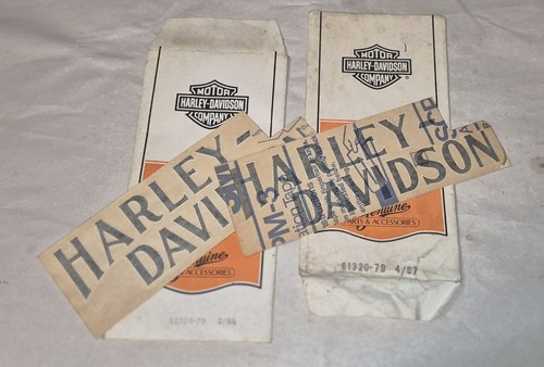 VINTAGE HARLEY DAVIDSON MOTORCYCLE GAS TANK EMBLEMS ORIGINAL 61320-79 XL
