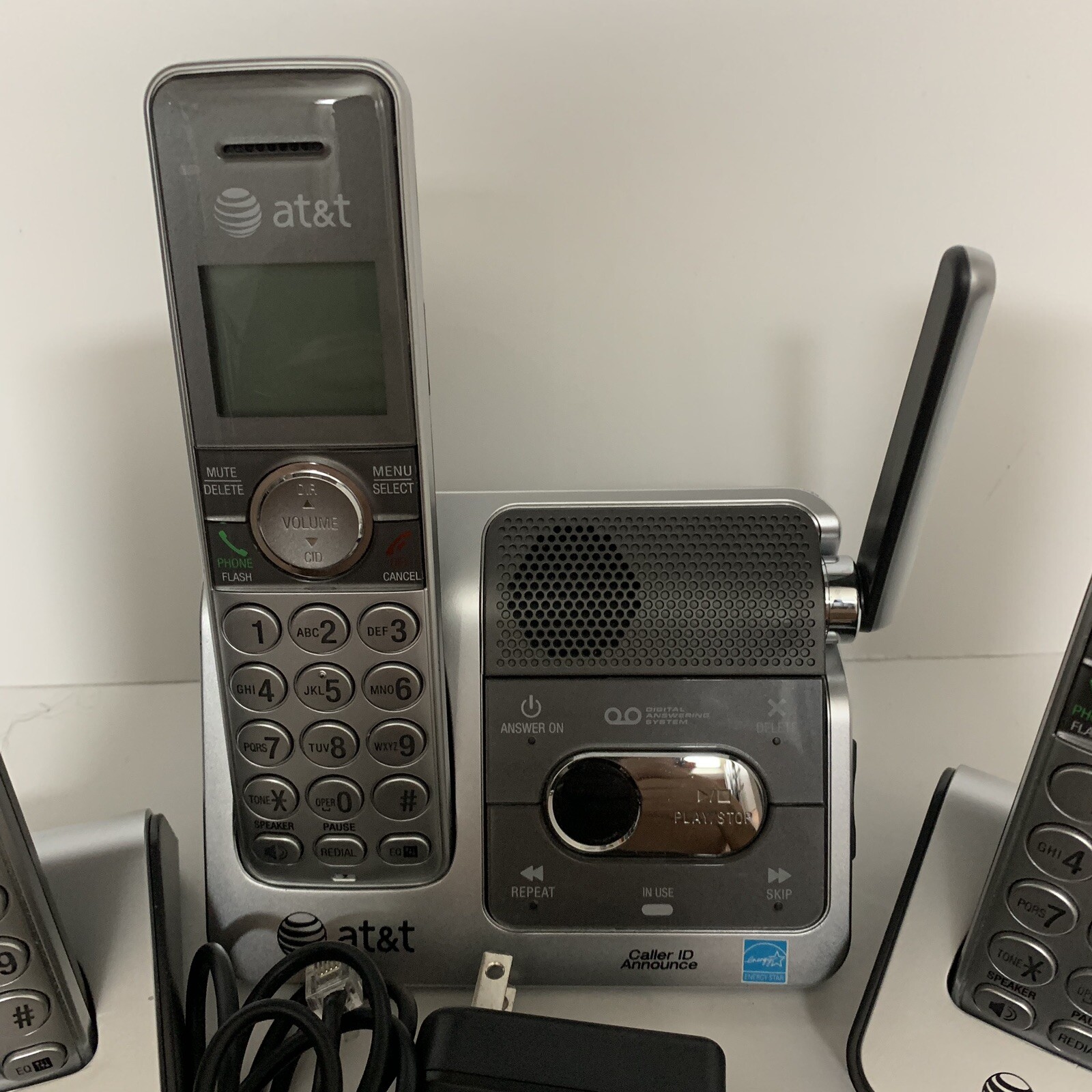 AT&T Cordless Phone Digital Answering System CL82301 - 3 Phones Bases ...